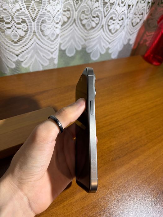Продавам Iphone 15 pro