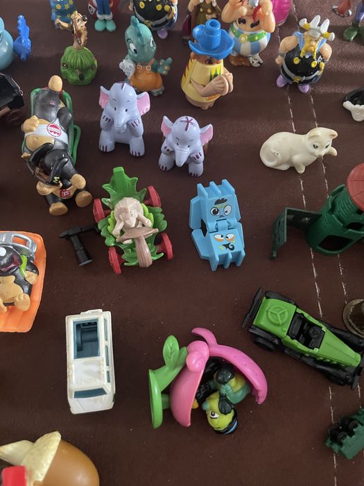 Кутия с шоколадови играчки