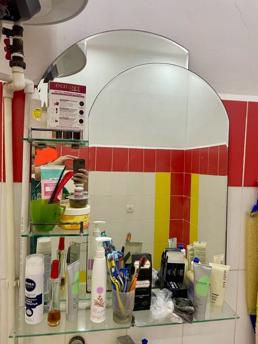 Продаю зеркало с полками