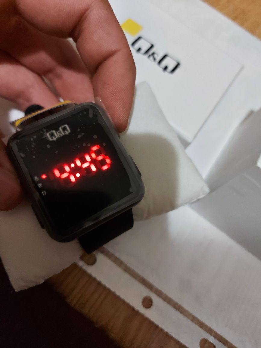 Универсален часовник Q&Q M197J003Y
