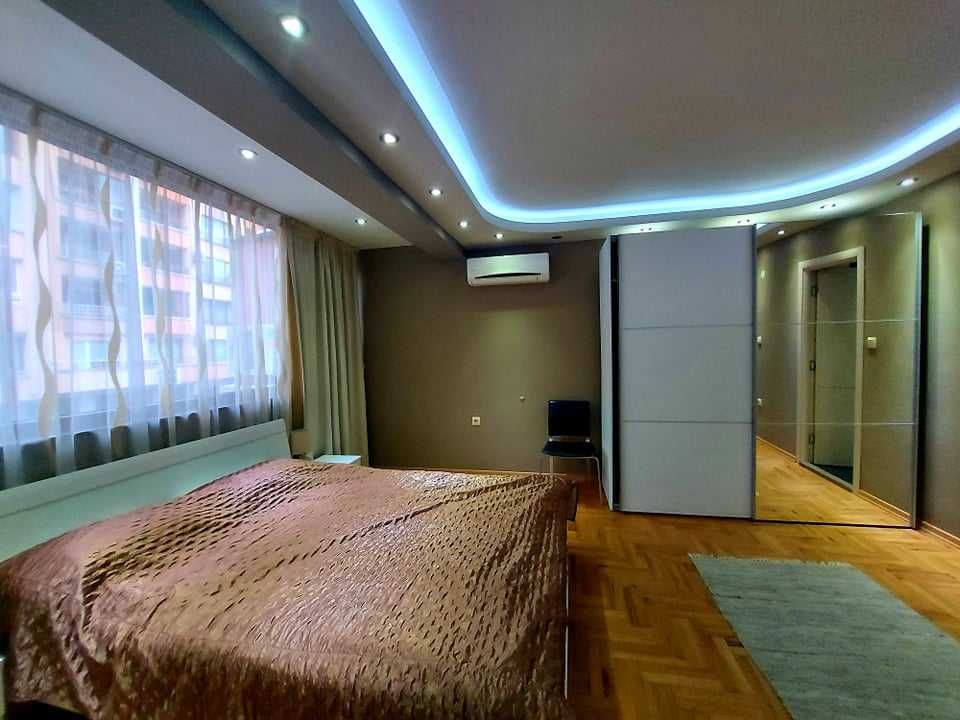 Дава се под наем Четиристаен апартамент в Бургас, Център - 160 кв.м за 408 € - Снимка #13