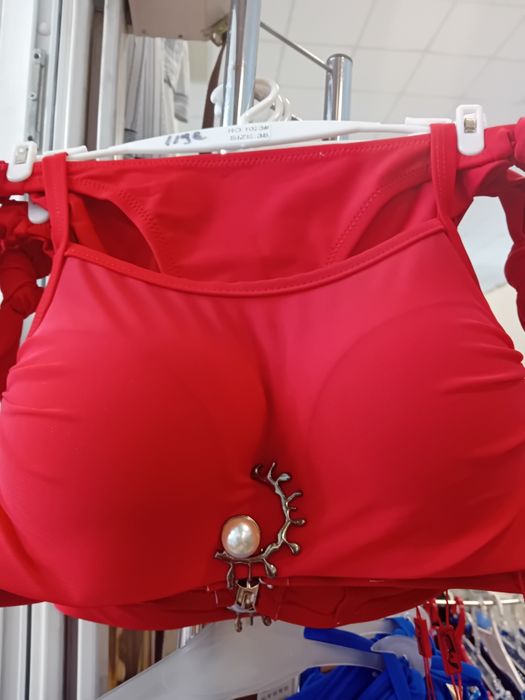 Vând costume de baie