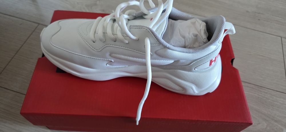 Vând adidași HUGO BOSS AG 490 lei