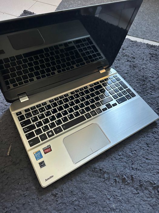 laptop toshiba P50, quad core i7, ram 12 gb, hdd 1 tb