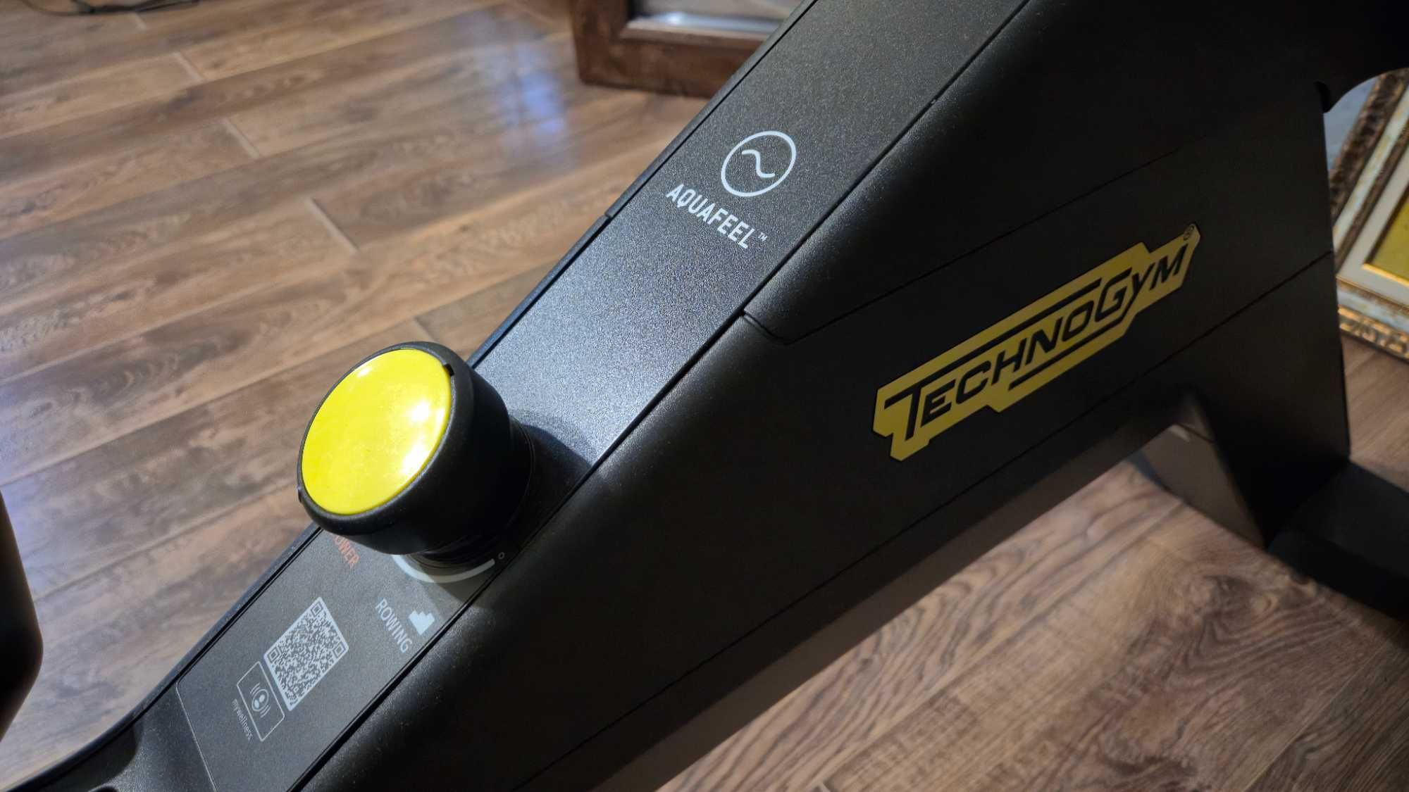 Нов гребен тренажор TechnoGym Skillrow Aquafeel + дигитален дисплей