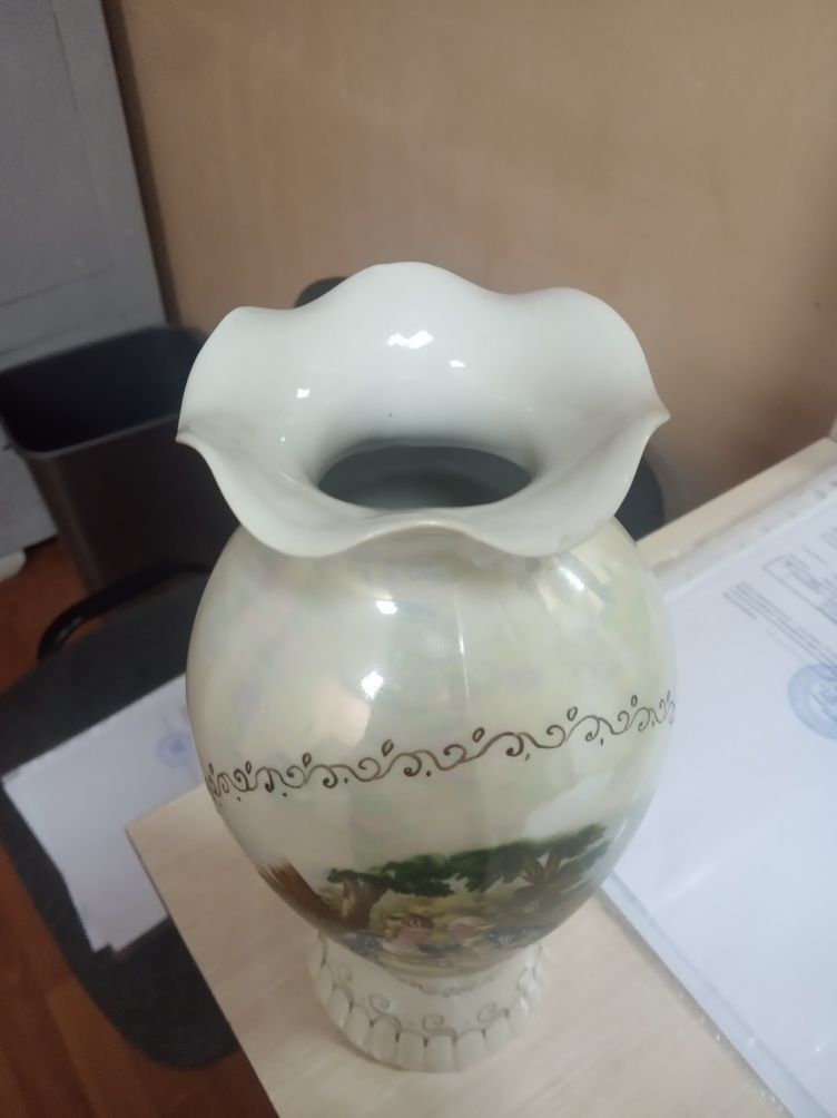 Продается ваза под цветы