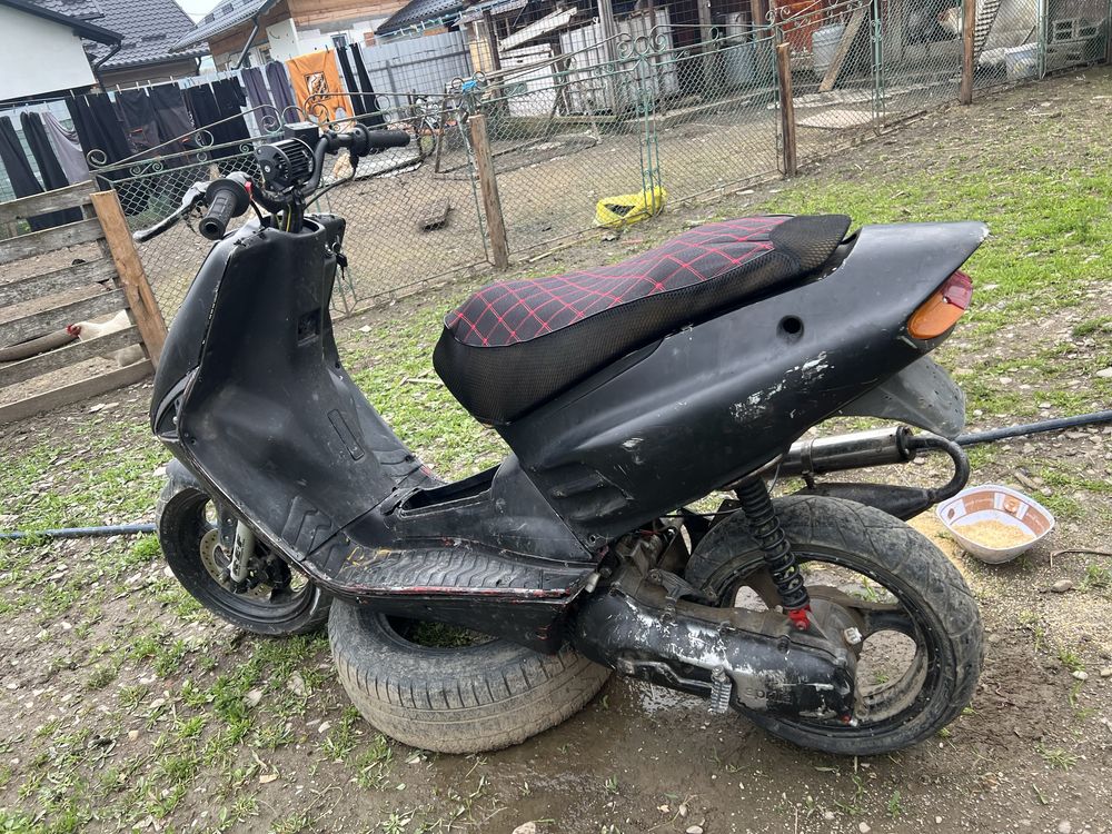 Scuter aprilia sr 80 2 t ,schimb si cu trotinetă!
