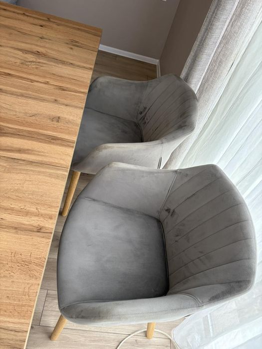 Продавам маса за хранене с 4 стола