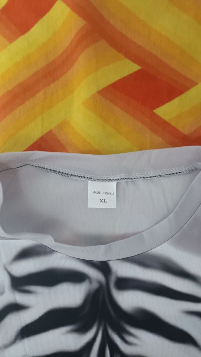 Tricou cu imprimeu mărime XL nou la preț afisat