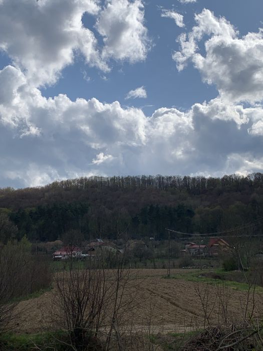 Vând teren retras, deosebit