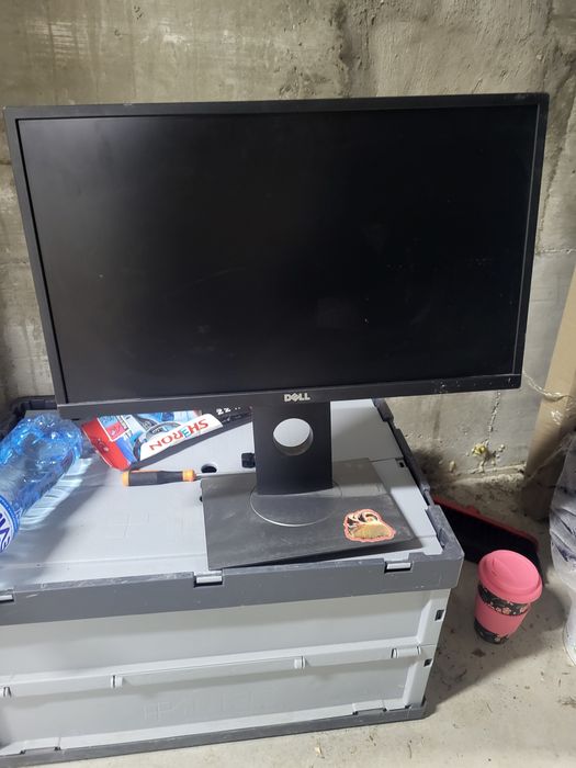 Монитори Dell със стойка