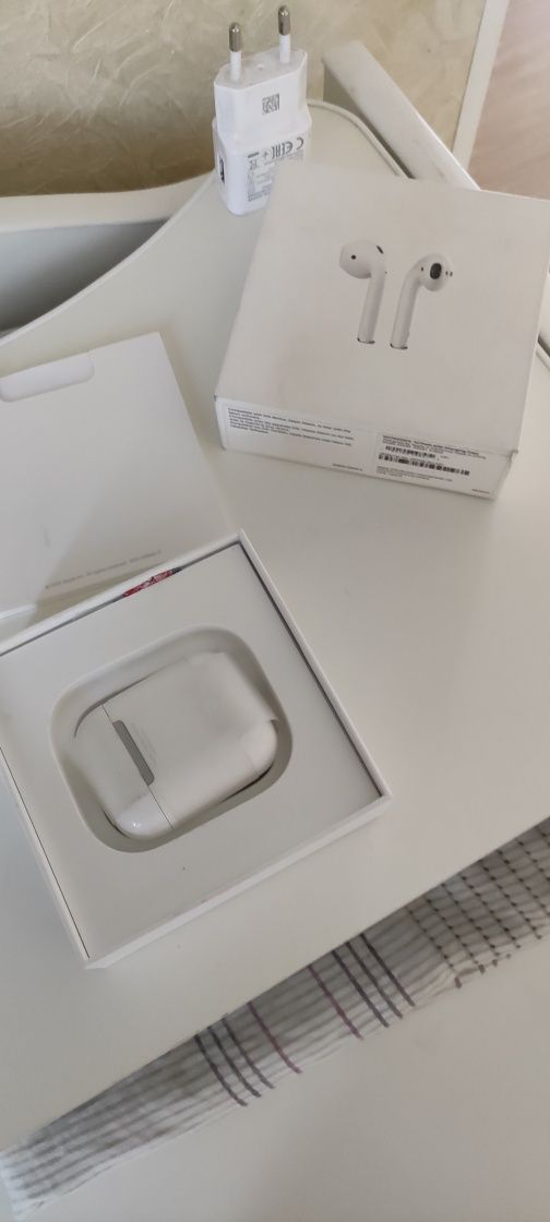Продам кейс от airpods 2 оригинал