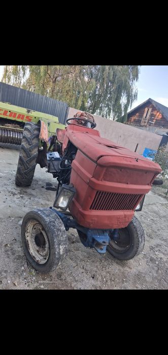 Vând tractor cu utilaje aferente