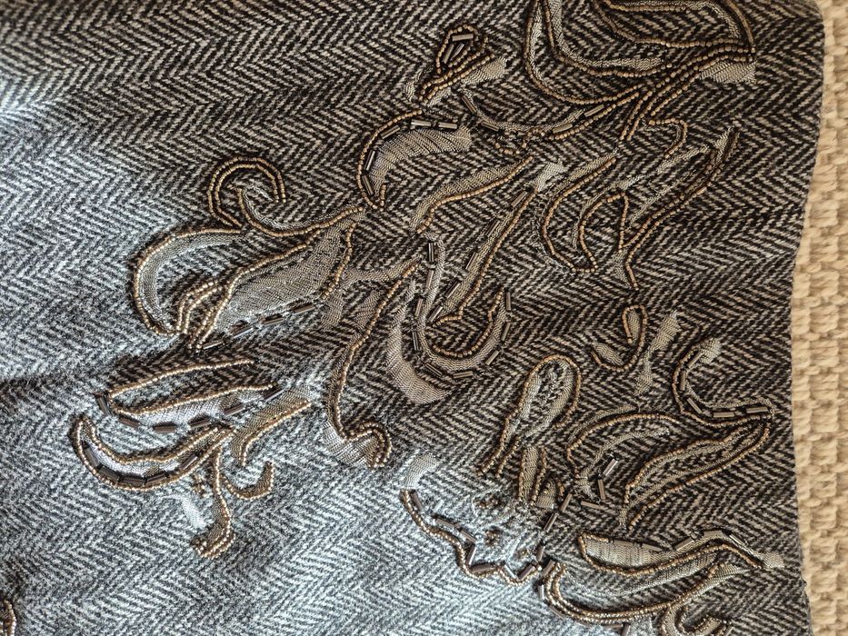 Fusta cu lână, captusita cu acetat,pozele nu i fac cinste .