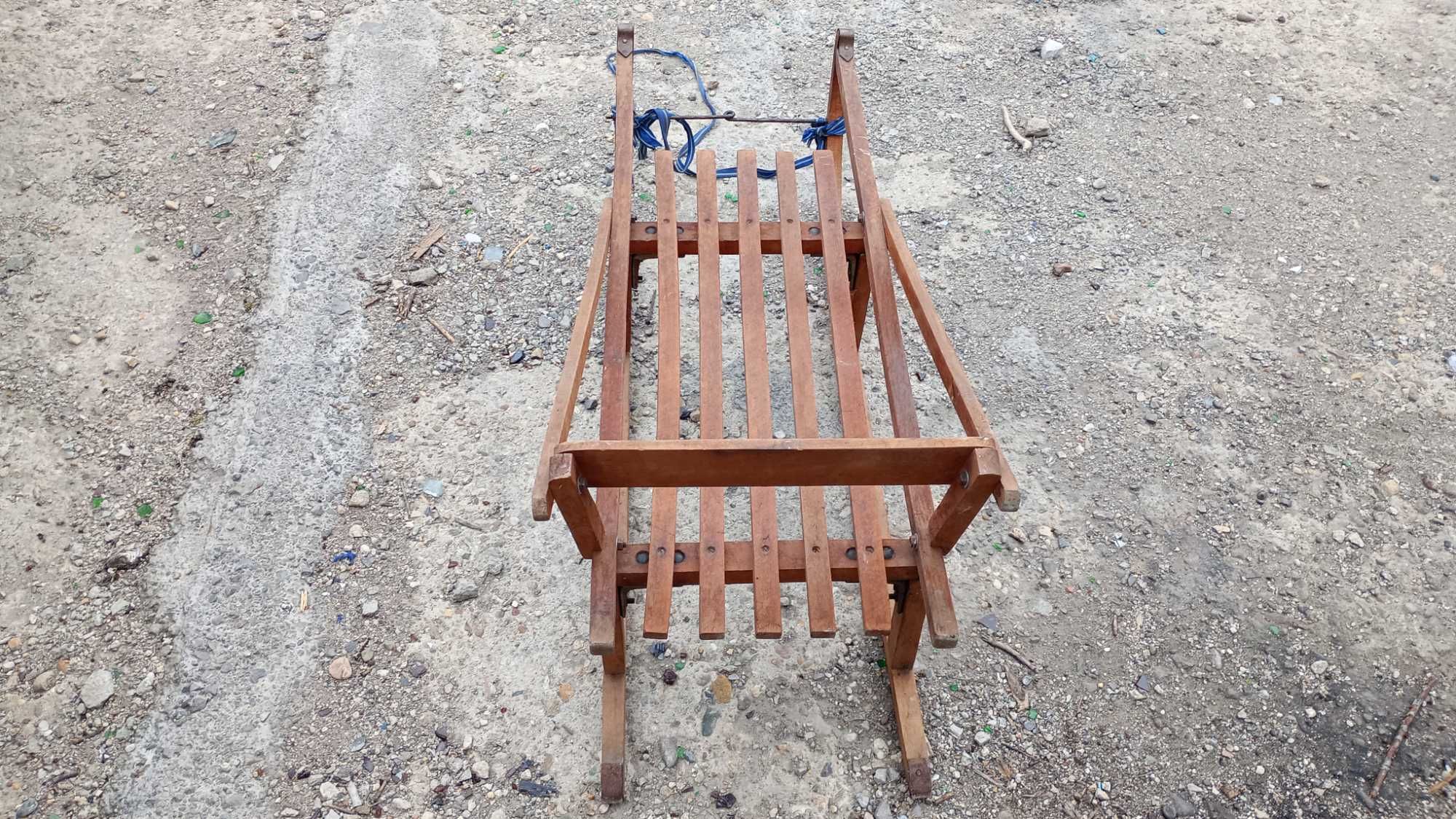 Класическа дървена шейна