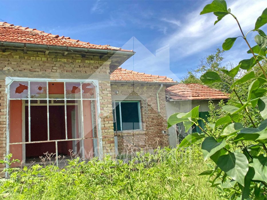 Продава се Къща в Нови пазар - 90 кв.м за 102 €/кв.м - Снимка #1