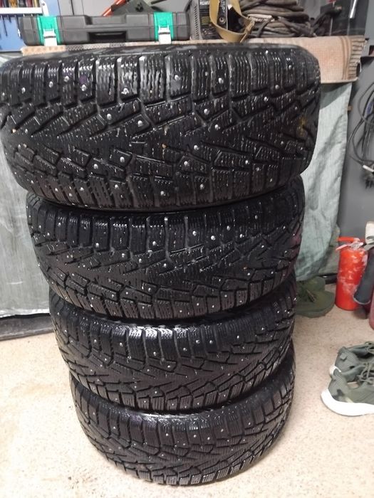 Резина зимняя 225/50 R17