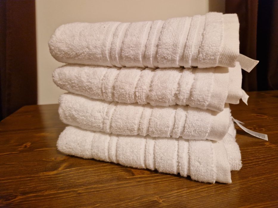 Set 4 prosoape albe groase