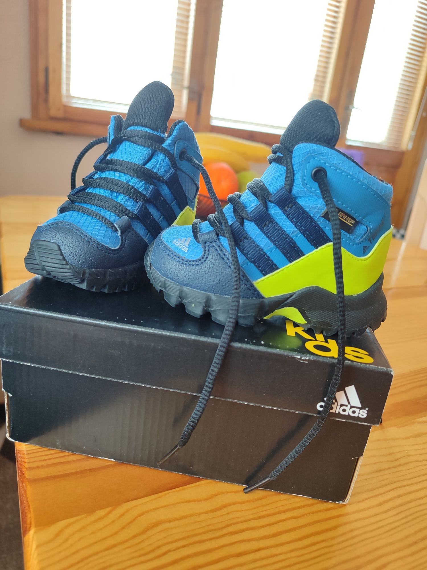 Adidas Terrex mid GTX I.
18 номер, обувани броени пъти от неп