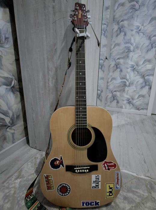 Продам новенькую гитару