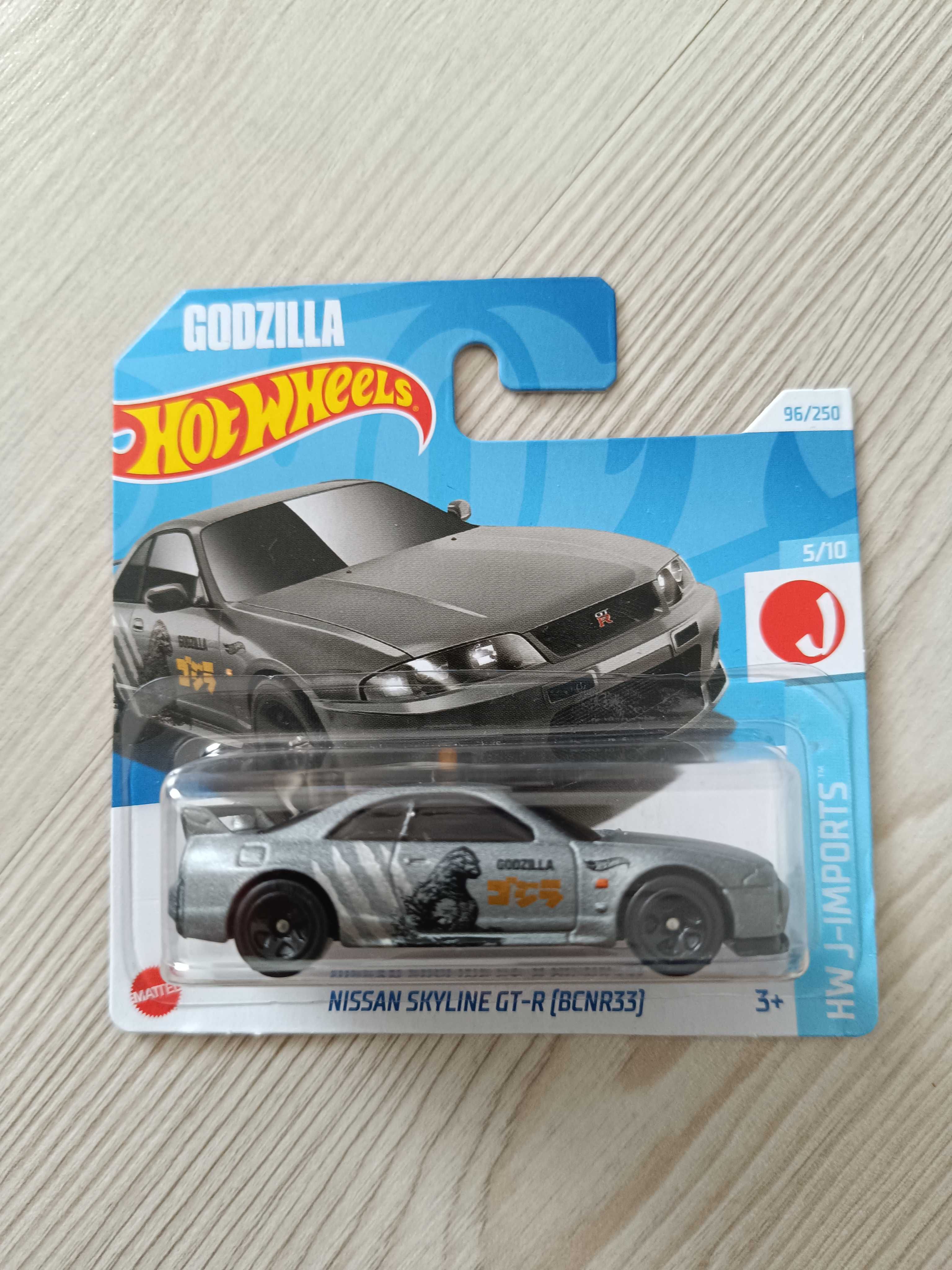 Vand 10 machete Hot Wheels la pretul de 90 de lei