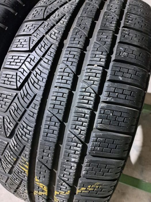 2 anvelope iarnă 235 40 r18 Pirelli