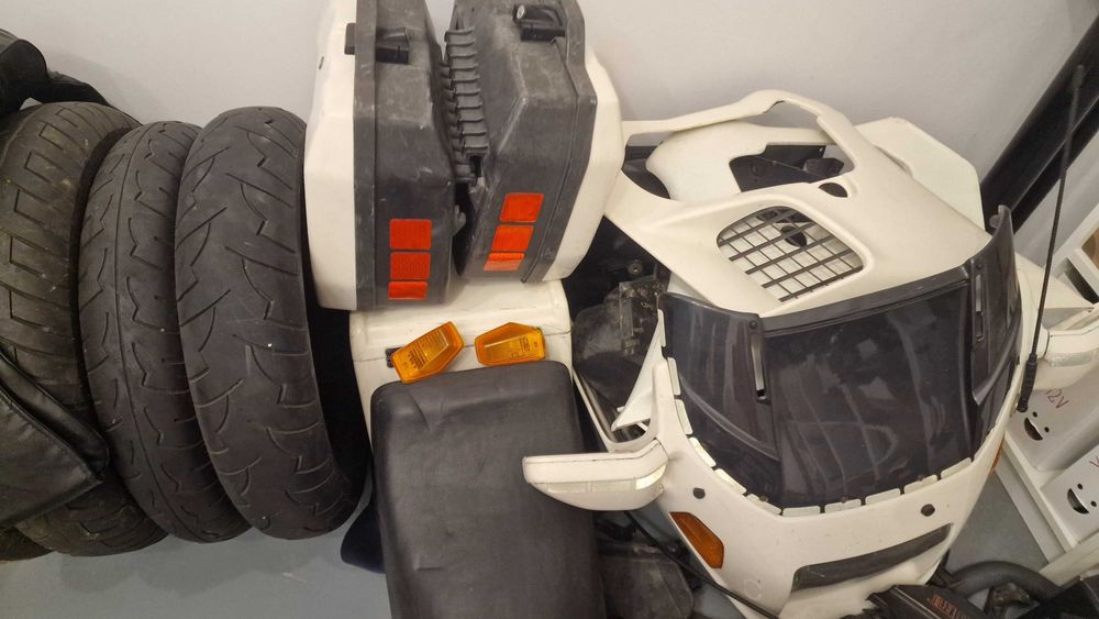 Carene, far, genți laterale, șa, stopuri, parbriz, roți BMW K1100 LT