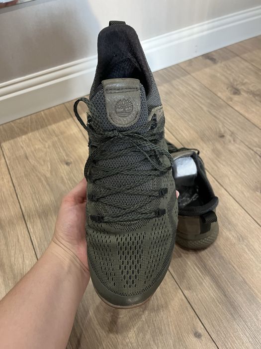 Продам мужские крассовки timberland