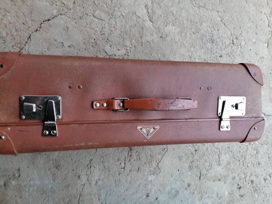 Ретро куфари от пресован картон