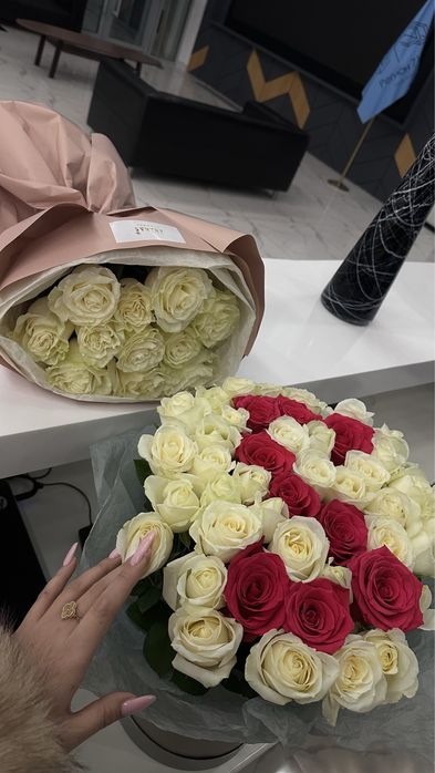 Цветы белые розы