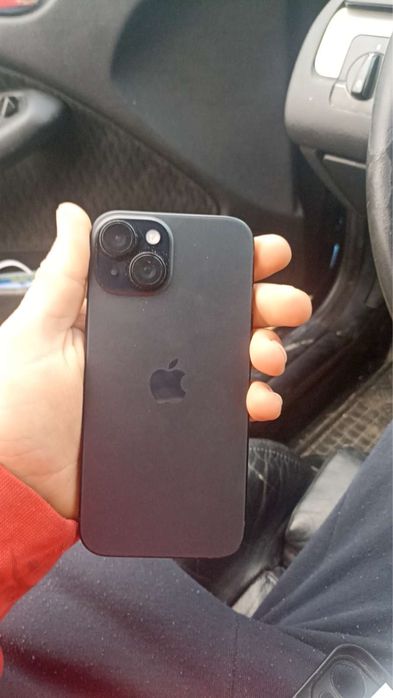Vand iphone 15 simplu
