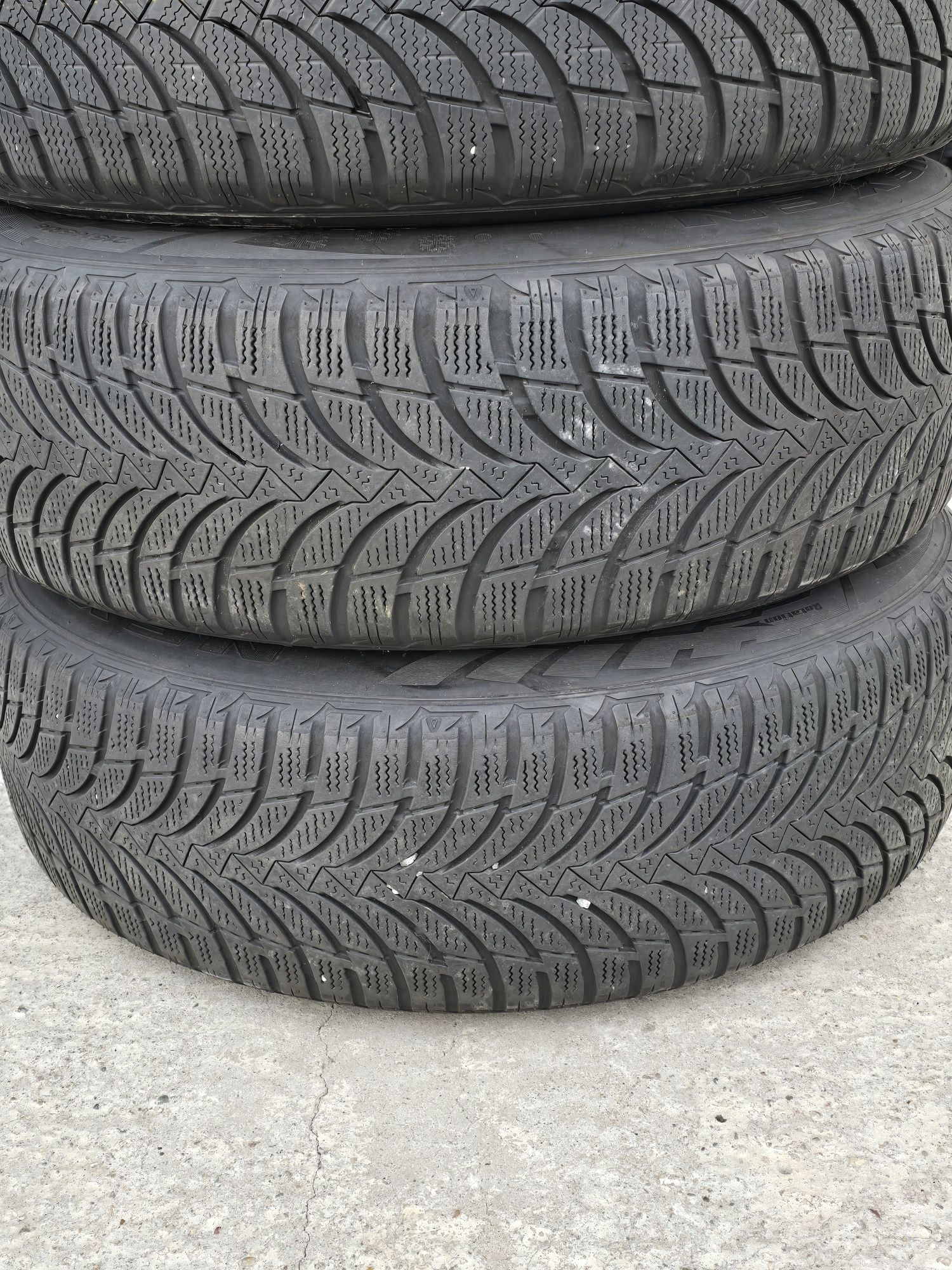 4 Броя 215/65/16 Nexen 2x7mm 2x5,8mm