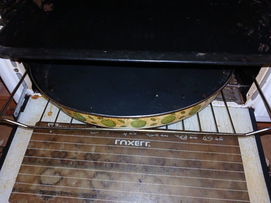 Продам б/у духовку Lyxel