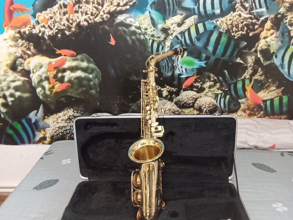 Saxofon PAROT că nou,puțin utilizat