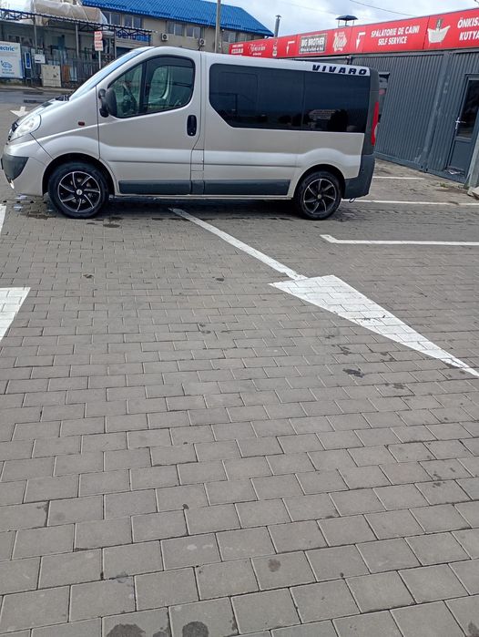 Vând Opel Vivaro