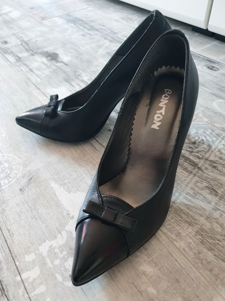 Pantofi stiletto