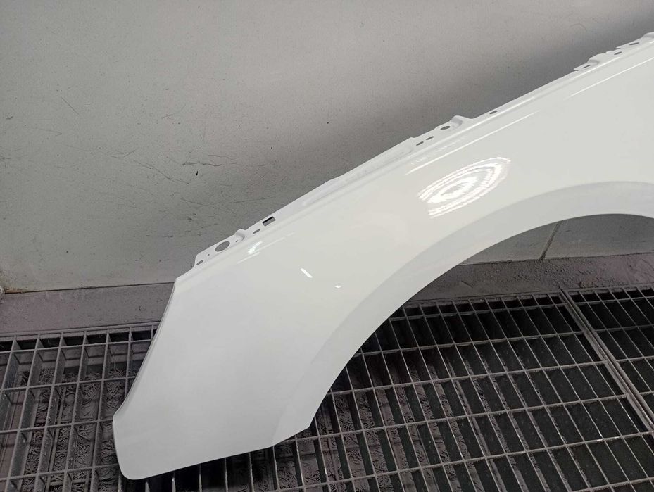 Aripa Fata Stanga Audi A4 B9 An 2015-2018 (LY9C (Alb))