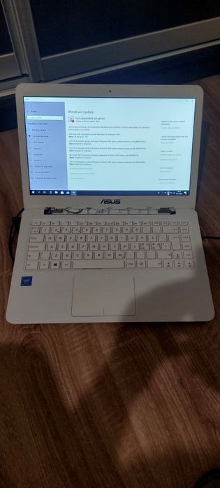 ASUS E402SA Highlights