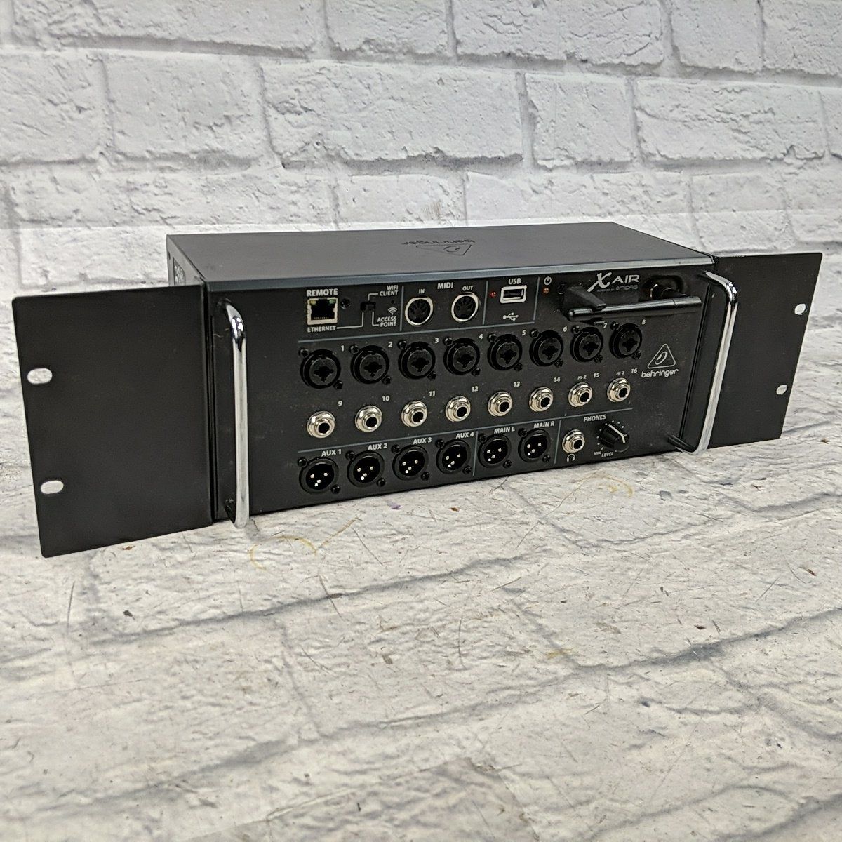 Behringer xr 16 цифровой пульт  продаем ipad подарок