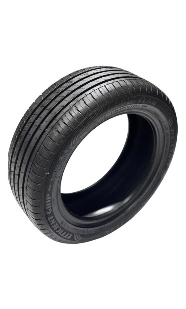 Goodyear EfficientGrip Performance 215/55 R17 94 V