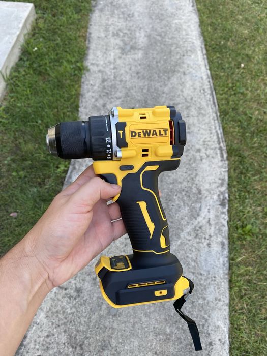 Bormasina DeWalt model DCD805 noua