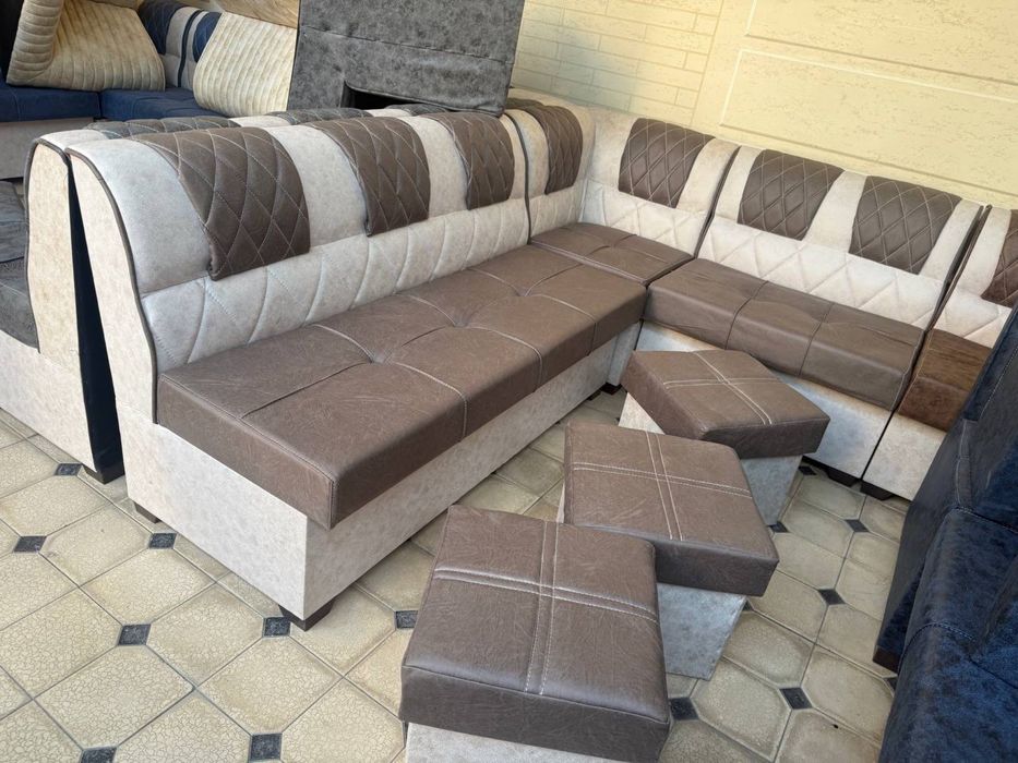 Угалок+ стол+ пуфик.