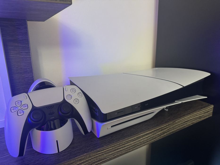 PlayStation 5 Slim 1TB + Controller + Stand de încărcare
