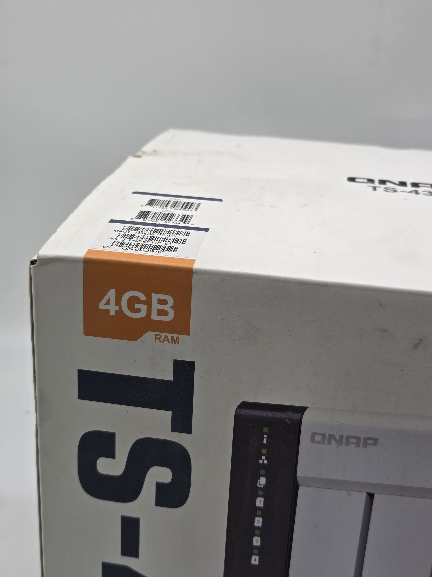 Network Attached Storage Qnap TS-433 cu procesor ARM 4-core Cortex-A55