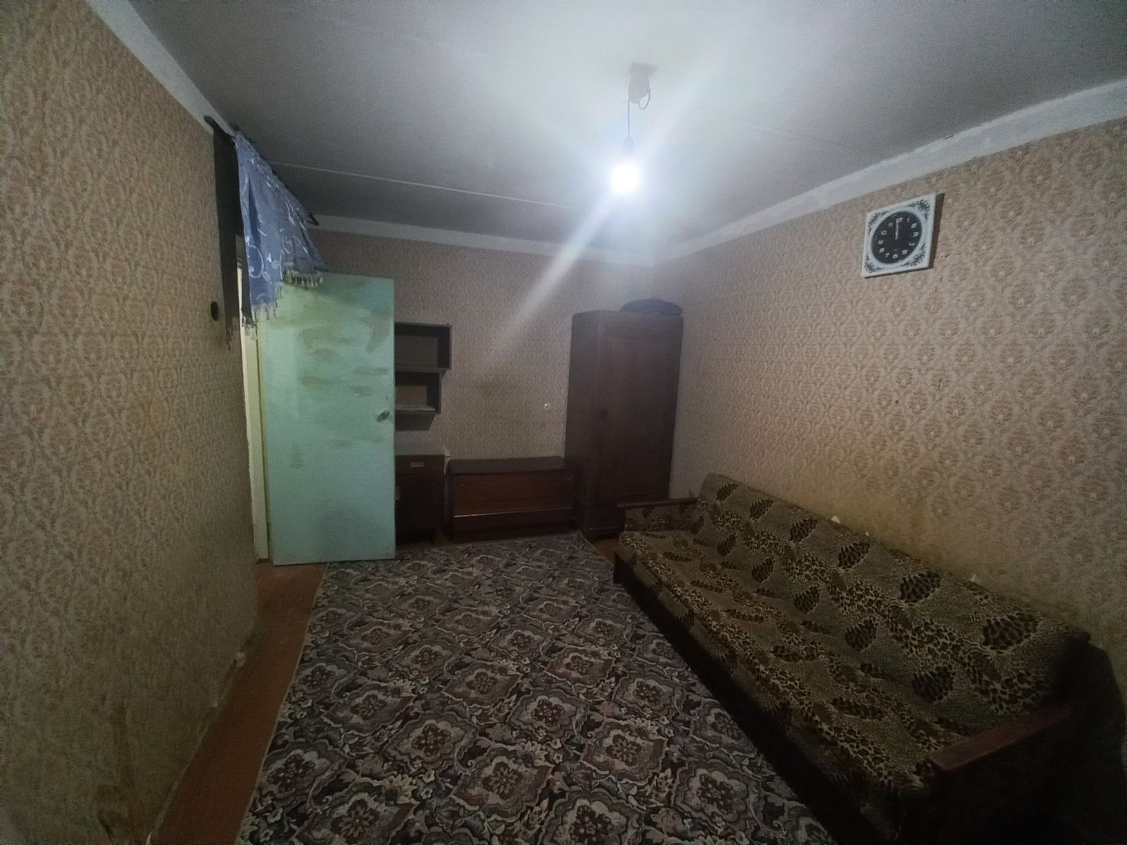 Арендага 1 хона 2 этаж Азиз бозор олдида.Агентство