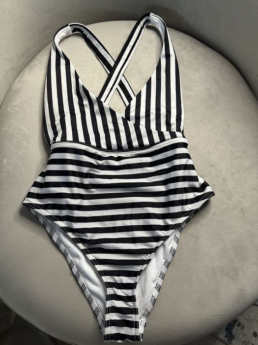 Costum de baie intreg