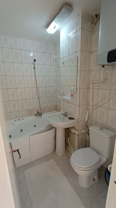Proprietar, închiriez apartament 3 camere exact la gura de metrou Obor
