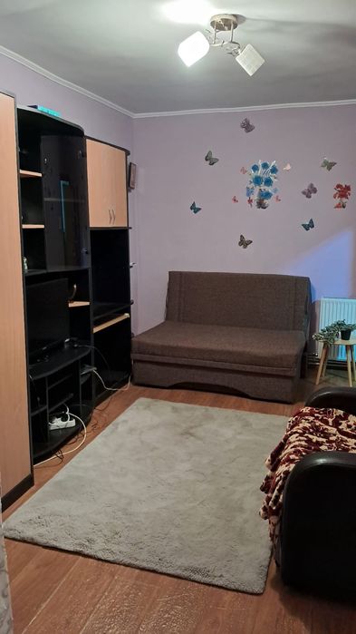 Închiriez garsoniera