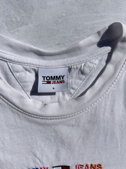 Crop top dama Tommy Jeans tricou cu broderie Hilfiger alb marimea S