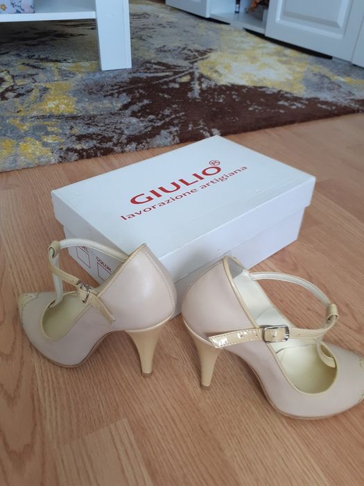 Pantofi din piele mărimea 35